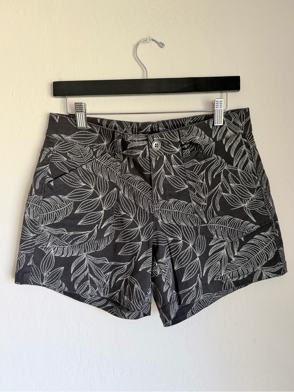 Supplies by UNIONBAY Alix Cotton Twill Tropical Leaf Print Shorts Black Sz 6 NWT